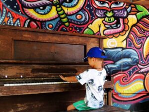 Clases de iniciación musical para niños con piano.