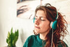 Conoce los beneficios de la música en la salud mental de las personas.